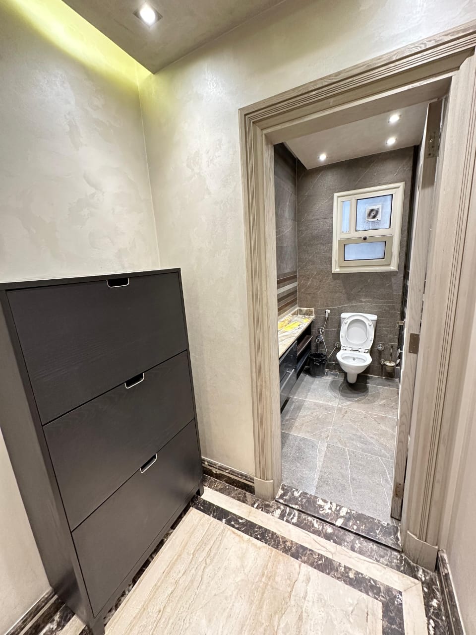 شقه مفروشه فاخره للايجار اليومي والشهري بارقي مناطق المهندسين  3 غرف 3 حمام غرفه ماستر  ريسيبشن كبير