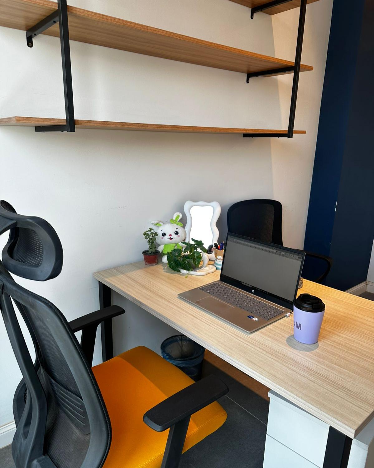 مكتبك الجاهز بانتظارك… ونجاحك يبدأ من هنا! 🚀