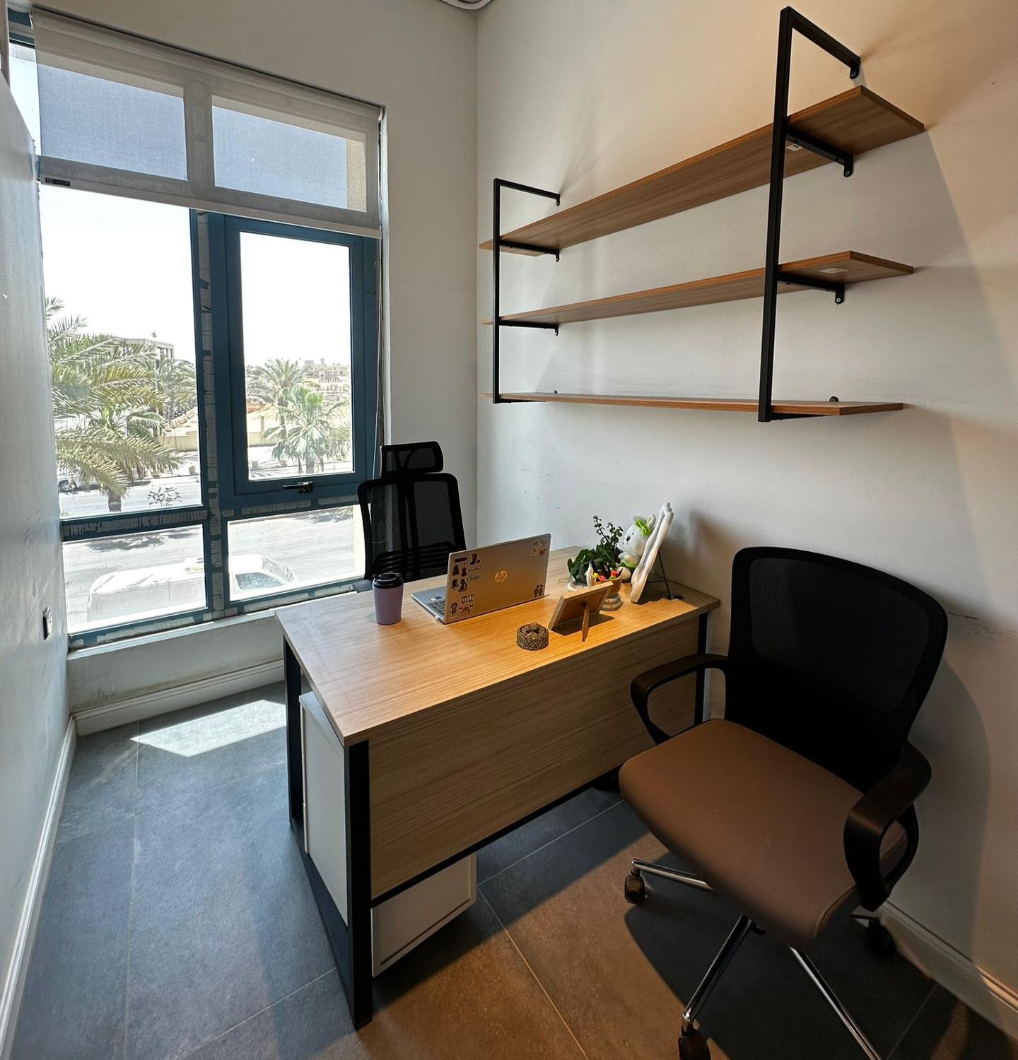 مكتبك الجاهز بانتظارك… ونجاحك يبدأ من هنا! 🚀