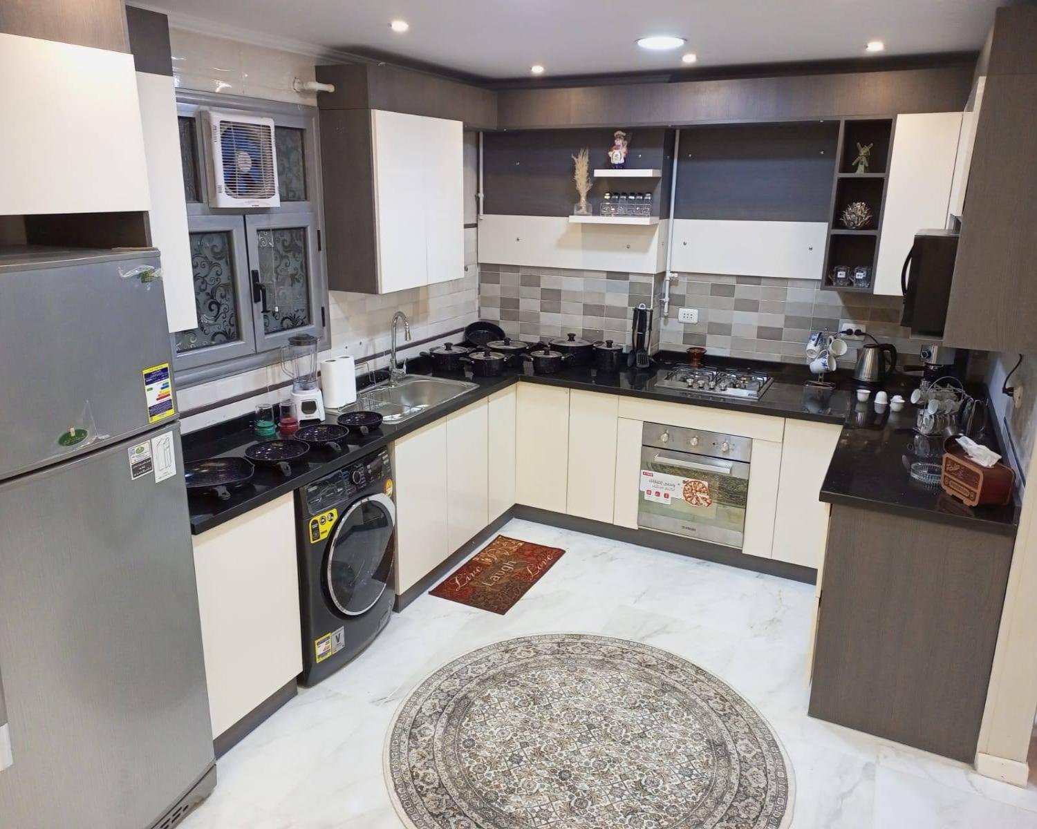 شقة فندقيه نظيفة جدا للايجار اليومى والشهرى بالمهندسين موقع ممتاز احمد عرابى الرئيسى بجوار عمر افندى