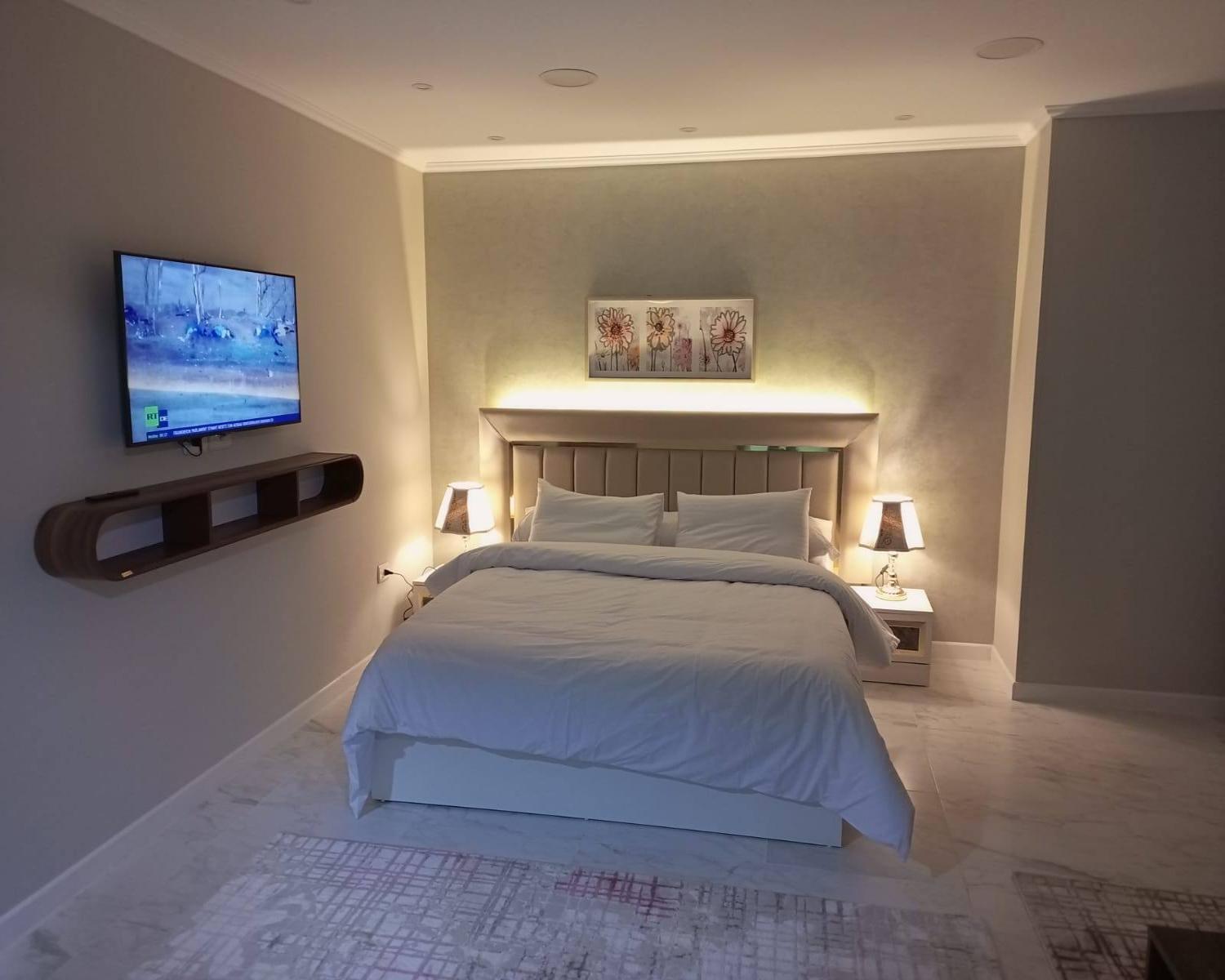 شقة فندقيه نظيفة جدا للايجار اليومى والشهرى بالمهندسين موقع ممتاز احمد عرابى الرئيسى بجوار عمر افندى