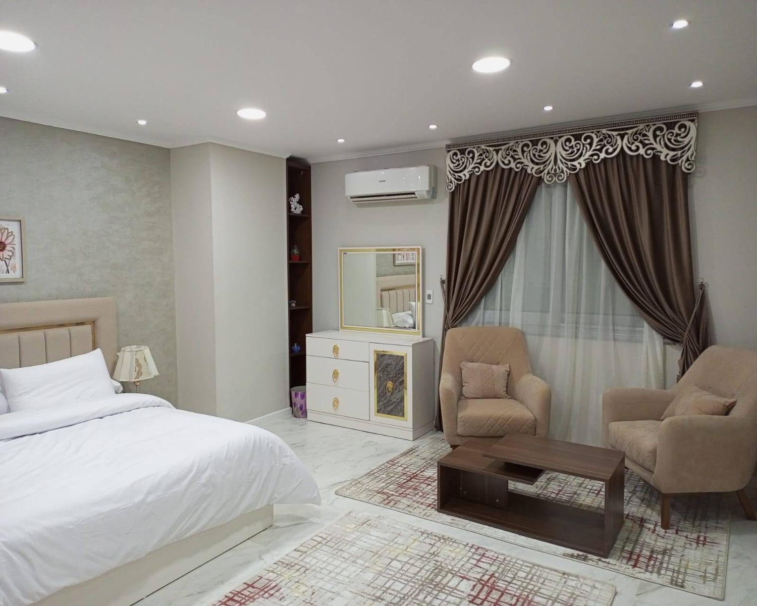 شقة فندقيه نظيفة جدا للايجار اليومى والشهرى بالمهندسين موقع ممتاز احمد عرابى الرئيسى بجوار عمر افندى