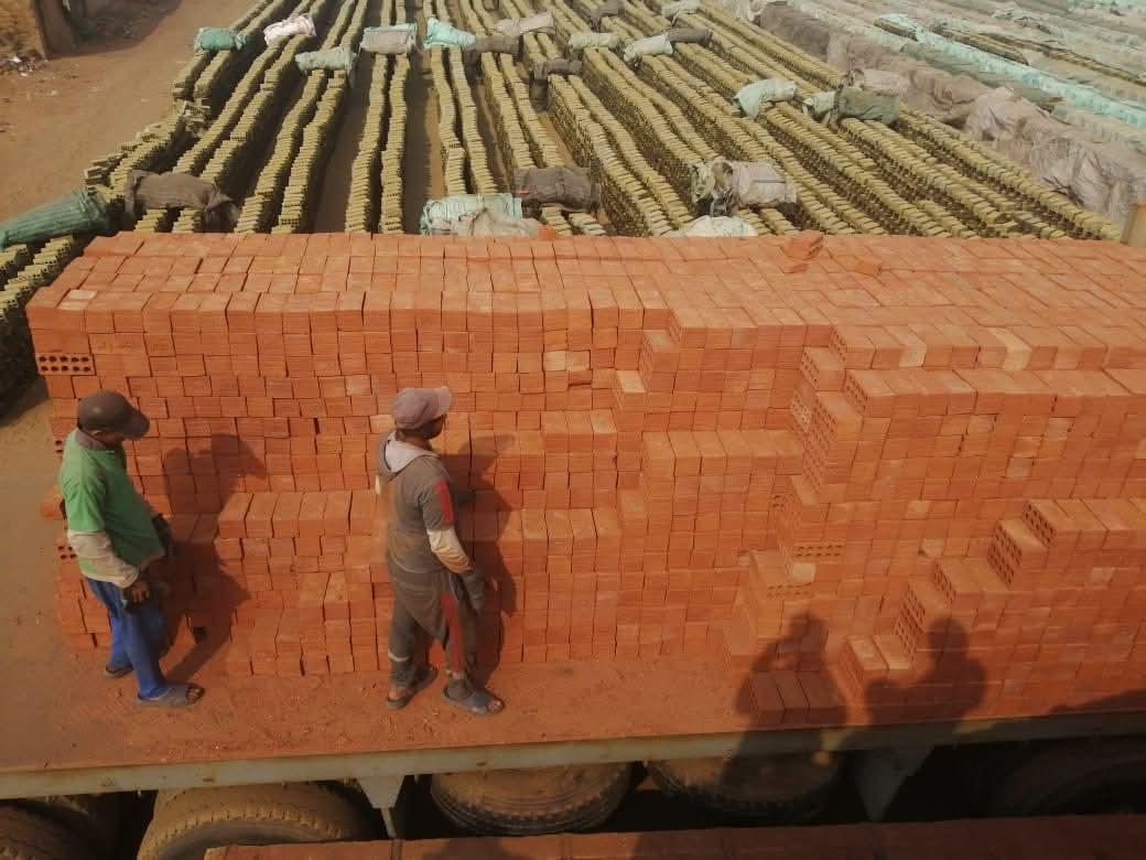 طوب احمر طفلي للبناء جودة مضمونة وسعر مناسب