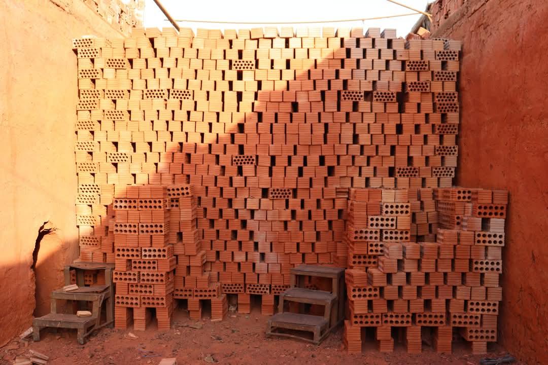 طوب احمر طفلي للبناء جودة مضمونة وسعر مناسب