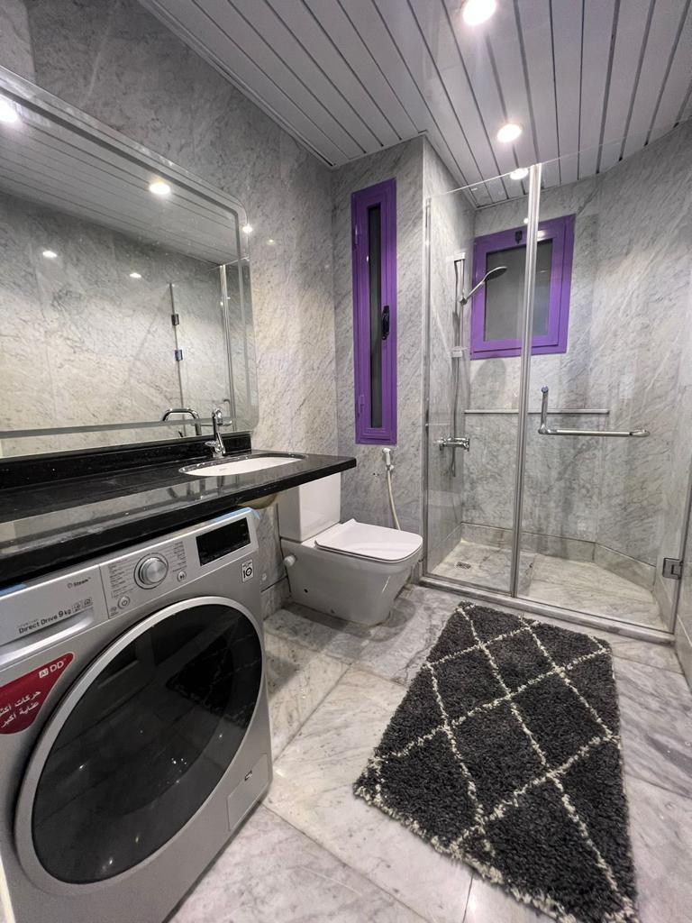 متاحه الان شقه فندقيه للايجار اليومى والشهرى  موقع  مميزبارقى احياء الدقى شارع ميشيل باخوم