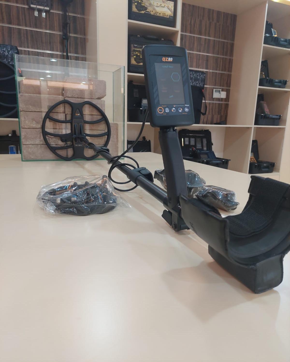 جهاز كشف الذهب والكنوز والذهب الخام QZ_80  الالماني