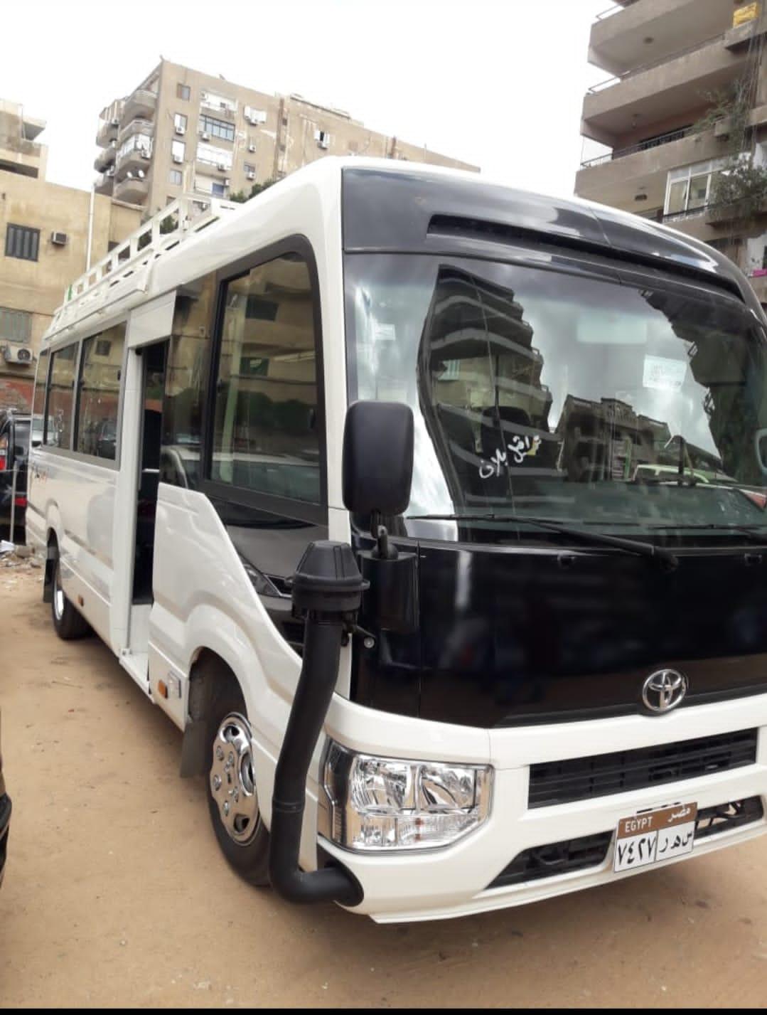 إيجار ميني باص تويوتا كوستر من تورزم تورز