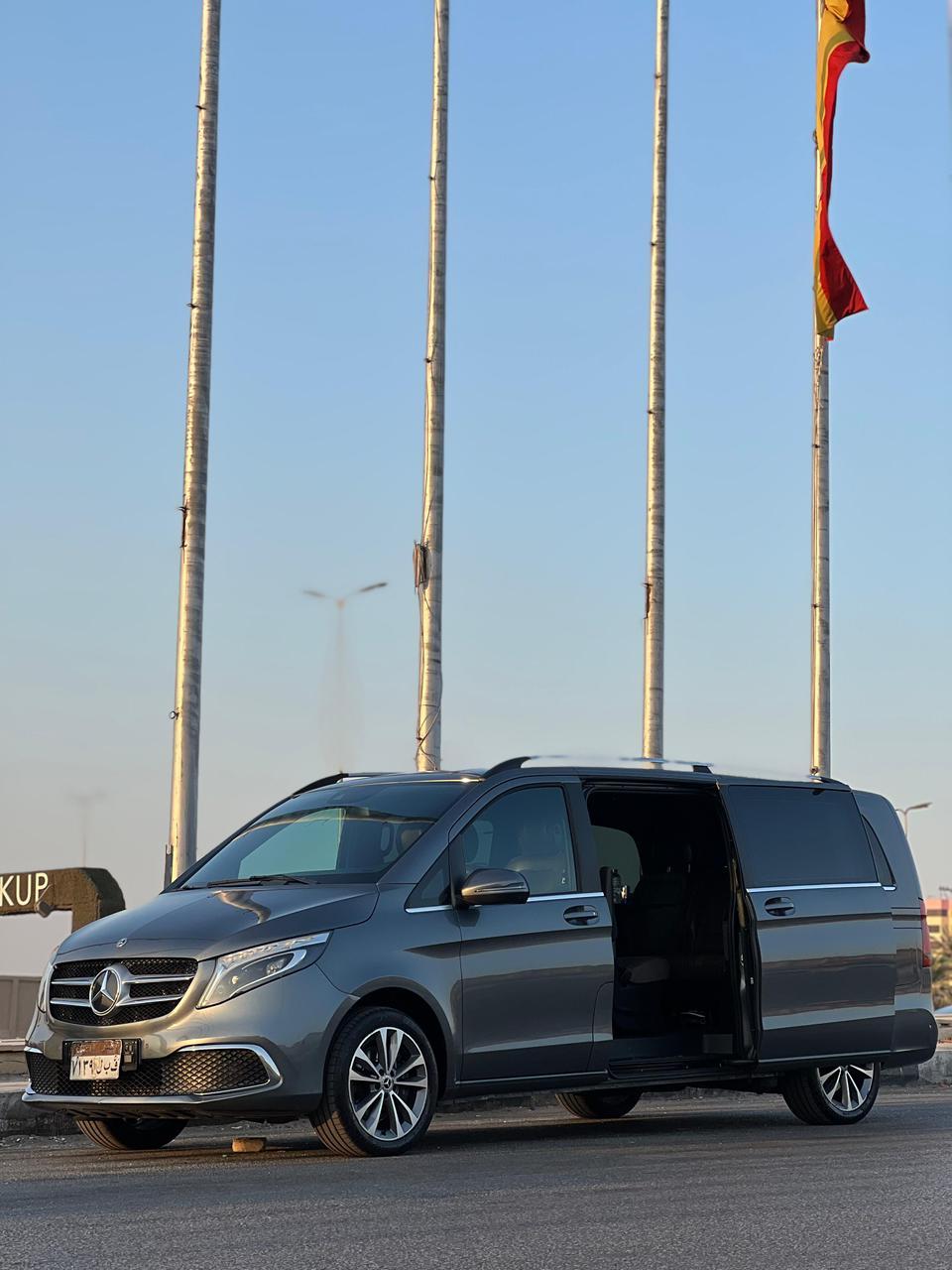 إيجار مرسيدس فيانو من تورزم تورز - فخامة، رحابة، وراحة لا مثيل لها!