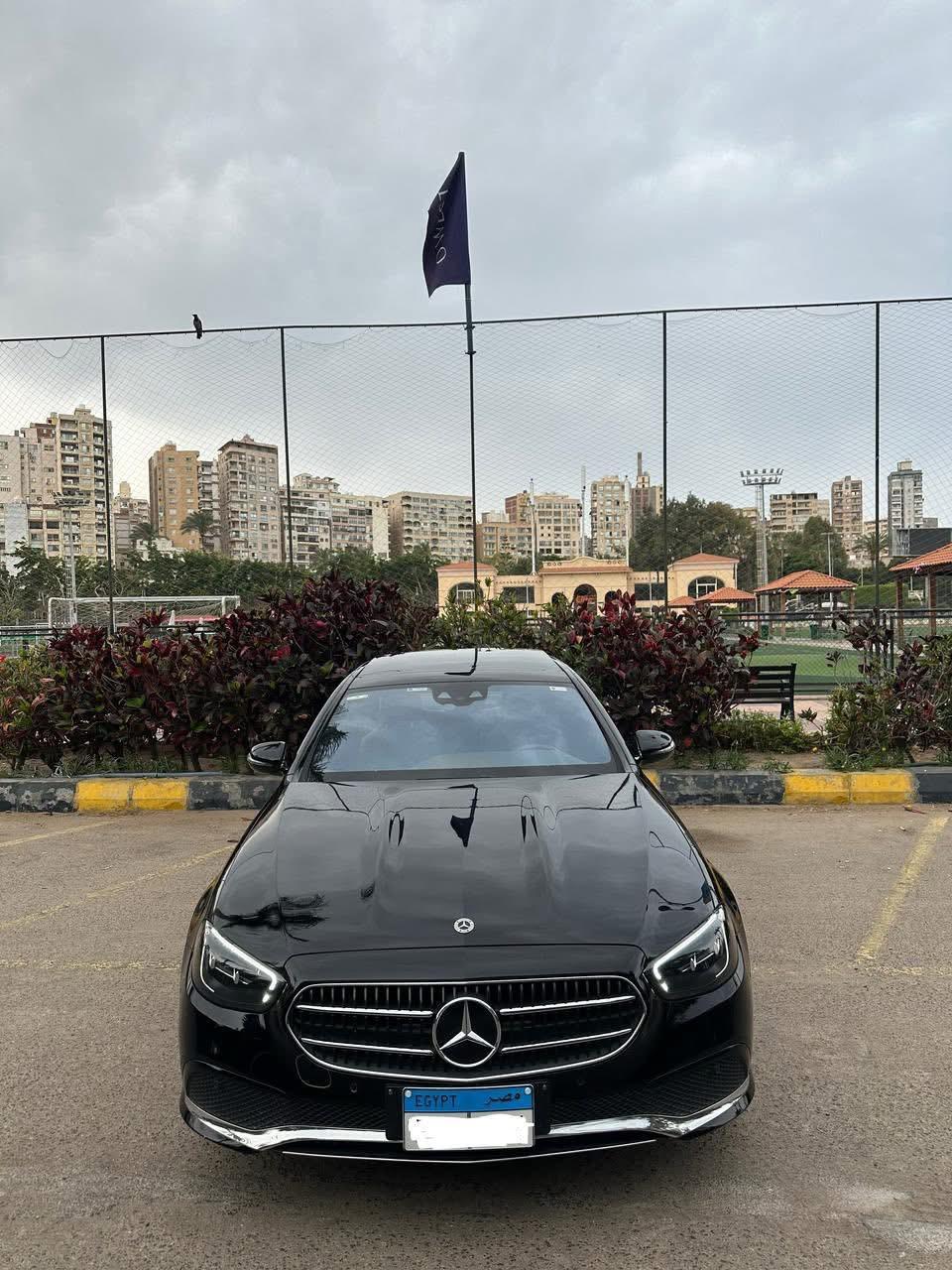 ايجار سيارة مرسيدس E200 لتنقلات رجال الأعمال والمناسبات الخاصة في مصر