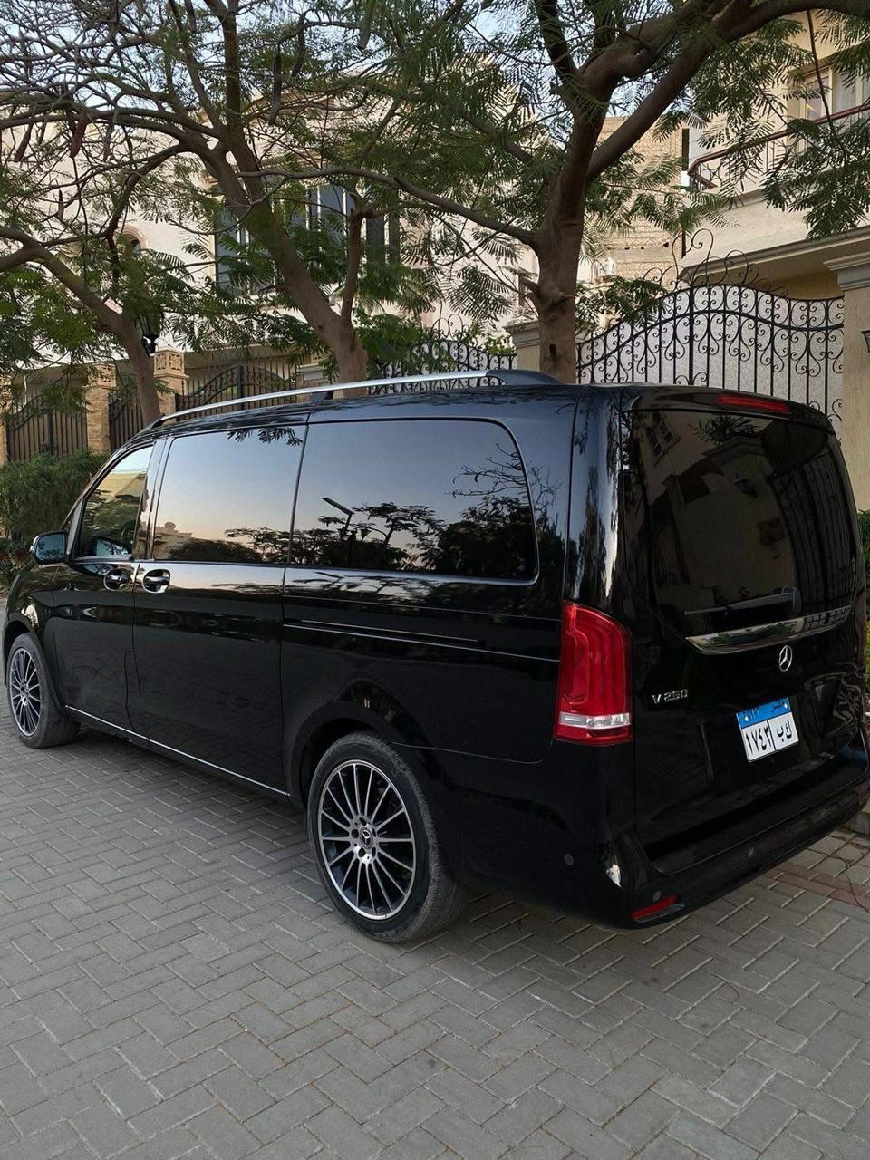 استئجار مرسيدس فيانو للسفر والرحالات