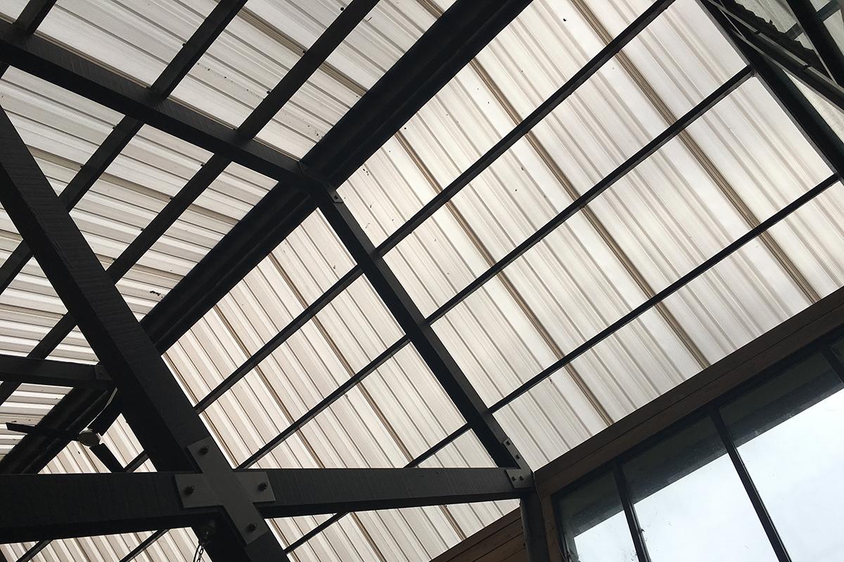 الواح فيبر جلاس ملونة وشفاف من شركة الملوك للفيبر جلاس