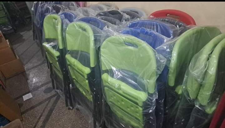 كرسي صب بلاستيك بهيكل معدنى قابل للطي غير قابل للكسر 01013518080