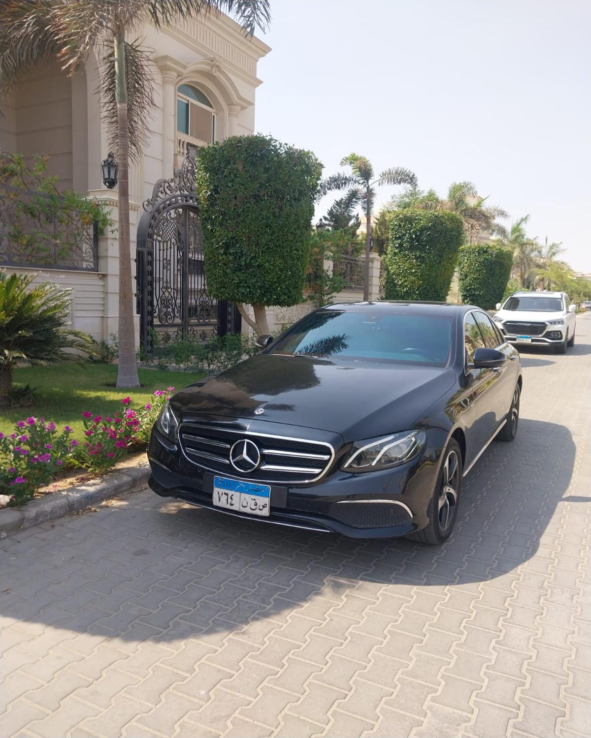 إيجار مرسيدس E200 من تورزم تورز - أناقة، هيبة، وفخامة في كل مشوار!