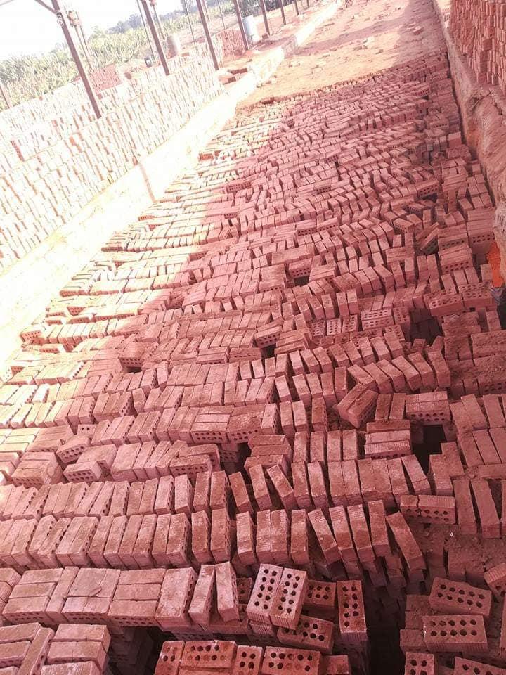 العمار مصر… الطوب الطفلي الأحمر اللي عليه الكلام