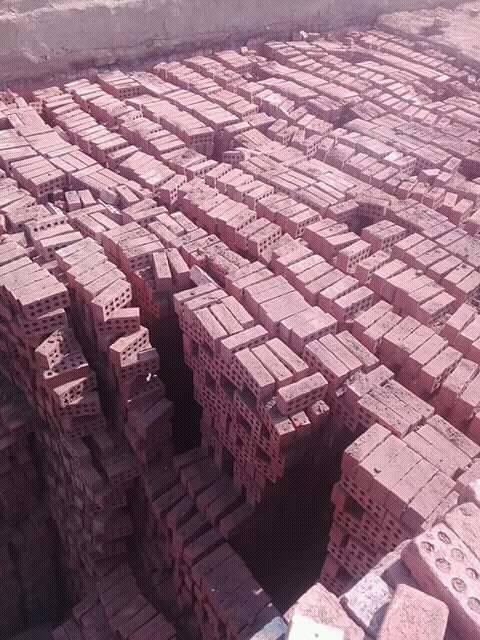 العمار مصر تقدم لك الطوب الطفلي الأحمر عالي الجودة... لأن كل مبنى قوي لازم يبدأ بطوبة مضمونة