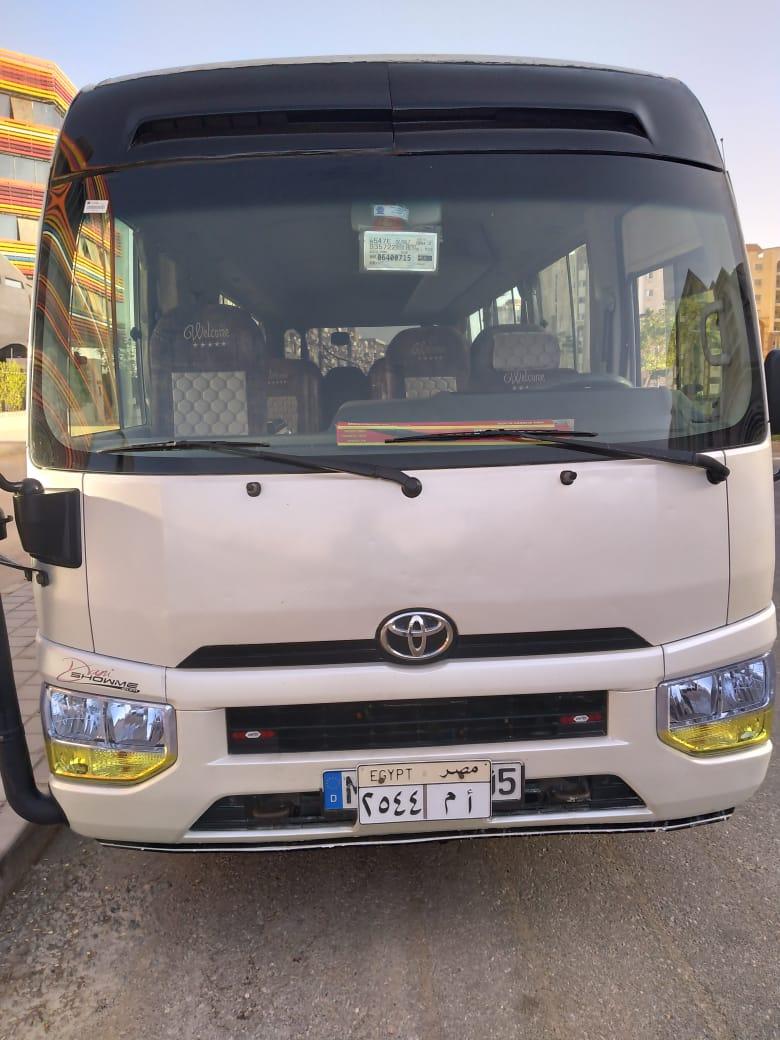 ايجار ميني باص تويوتا كوستر من تورزم تورز - رفيقك الأمثل لرحلات المجموعات