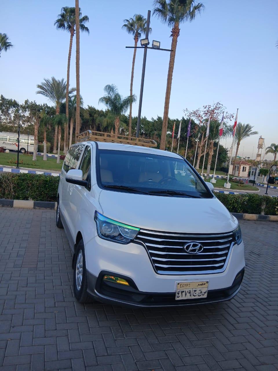 ايجار هيونداي H1 من تورزم تورز للسفر والرحالات