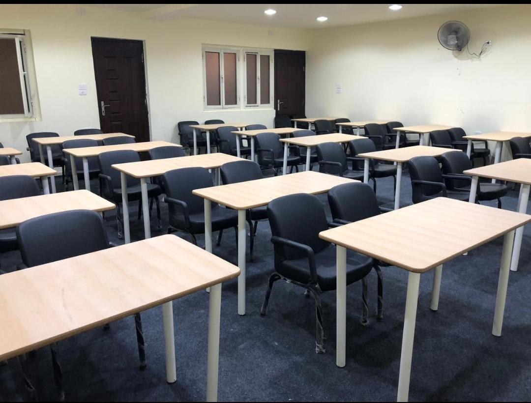 مجموعة جديده من القاعات المجهزة بأعداد مختلفة تبدأ من 5 الى 200 فرد