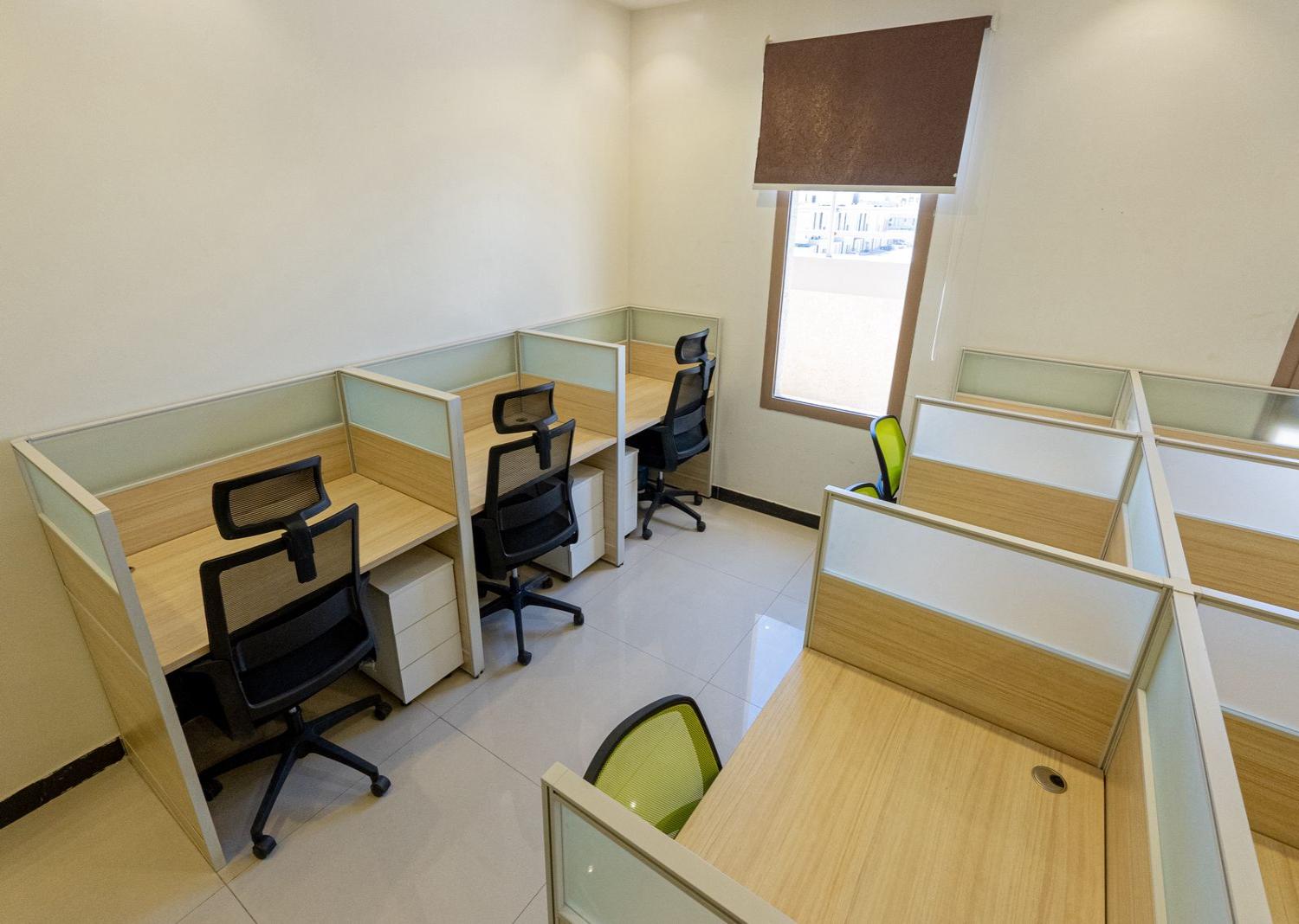 انضم إلى بيئة عمل متكاملة تجمع بين الراحة والاحترافية