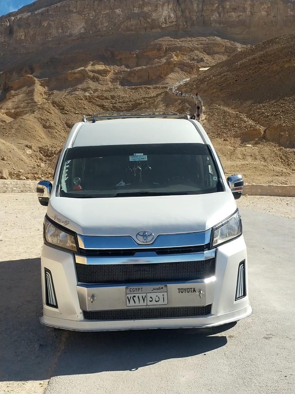 رحلتك العائلية أو السياحية تبدأ مع تويوتا هايس من تورزم تورز