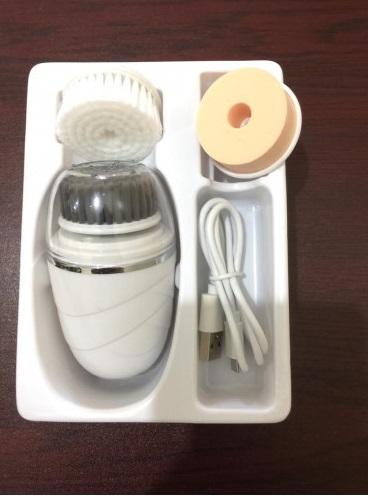 فرشاة تنظيف البشرة اليومي تساعد على التنظيف العميق للبشرة