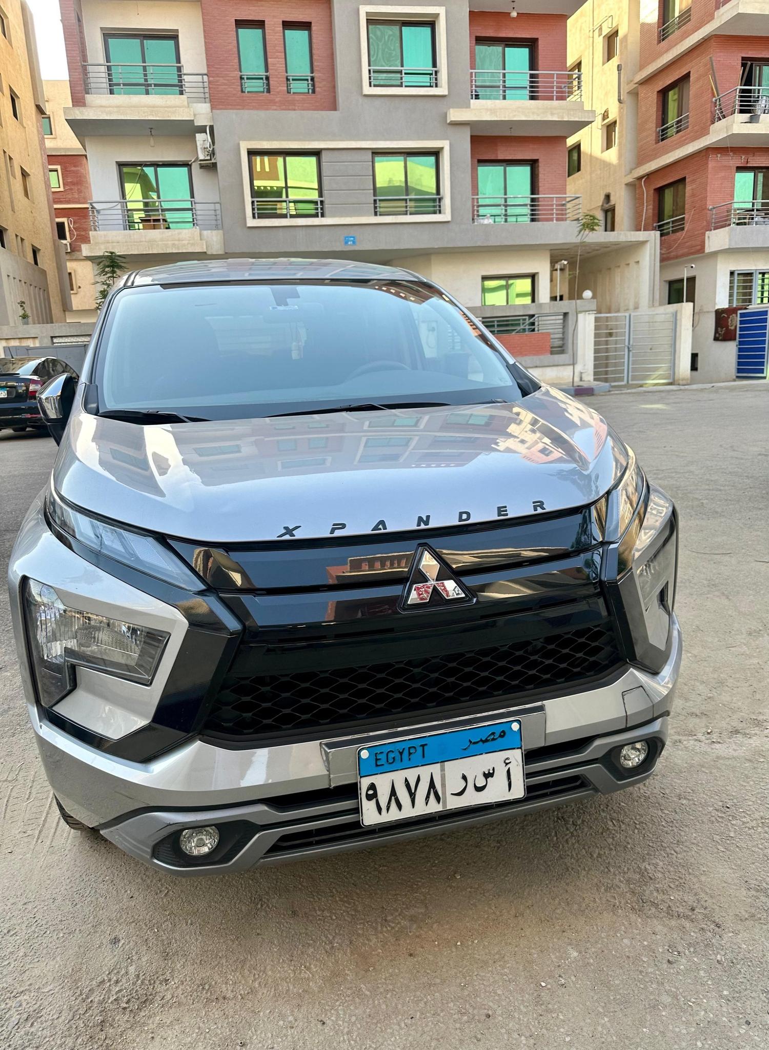 للسفر العائلي استأجر ميتسوبيشي اكسبندر 7 راكب