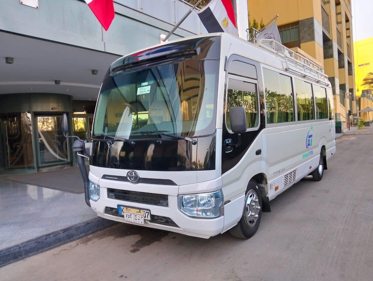 للرحالات السياحيه استأجرر ميني باص تويوتا كوستر من تورزم تورز