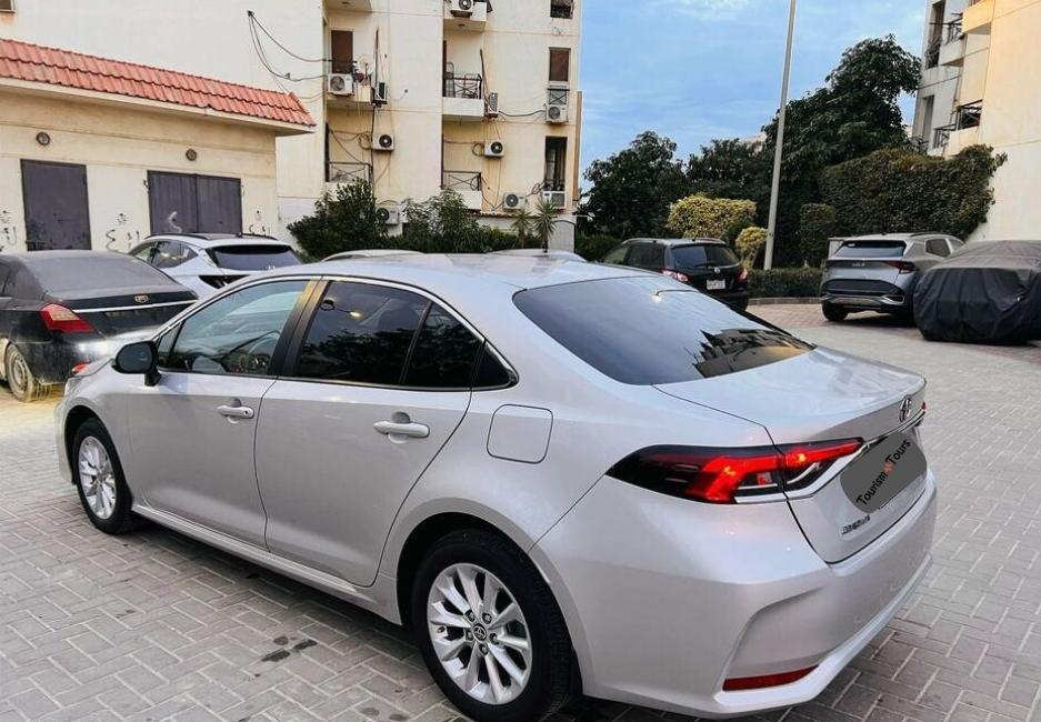 للسفر والمشاويراليوميه استأجر سيارة تويوتا كورولا للسفر