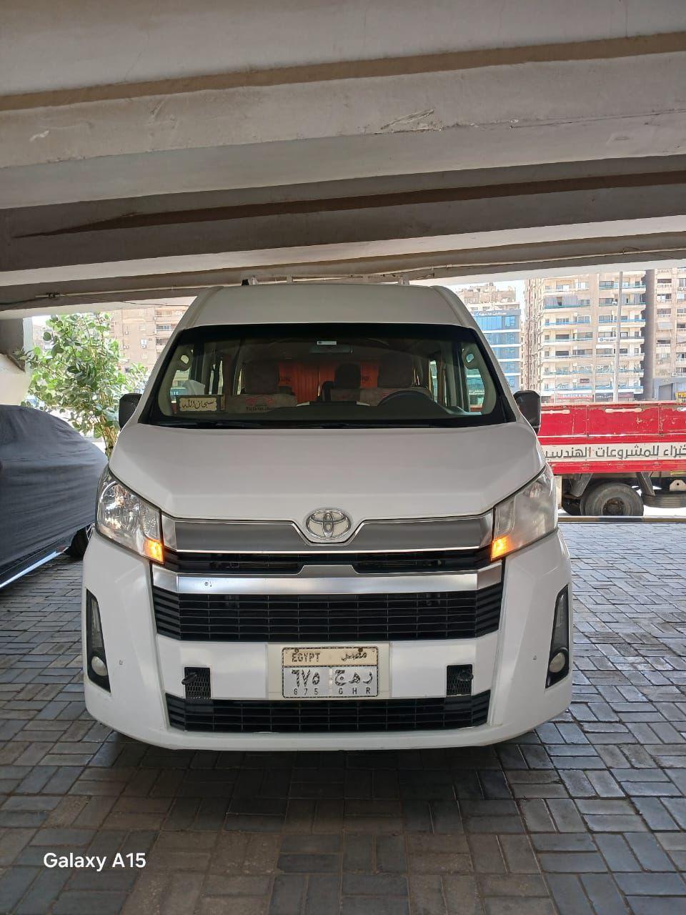 استأجر ميكروباص تويوتا هاي أس لرحلتك إلى شرم الشيخ.