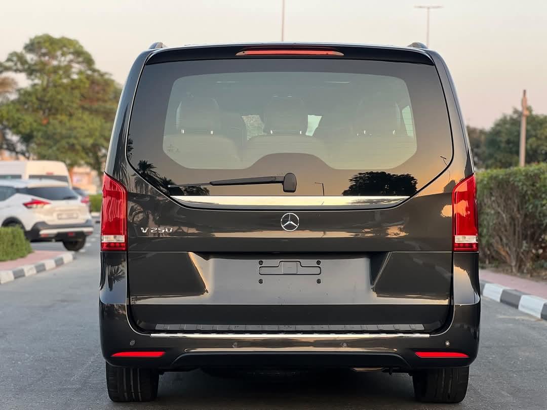 ايجار ليموزين مرسيدس فيانو بالسائق