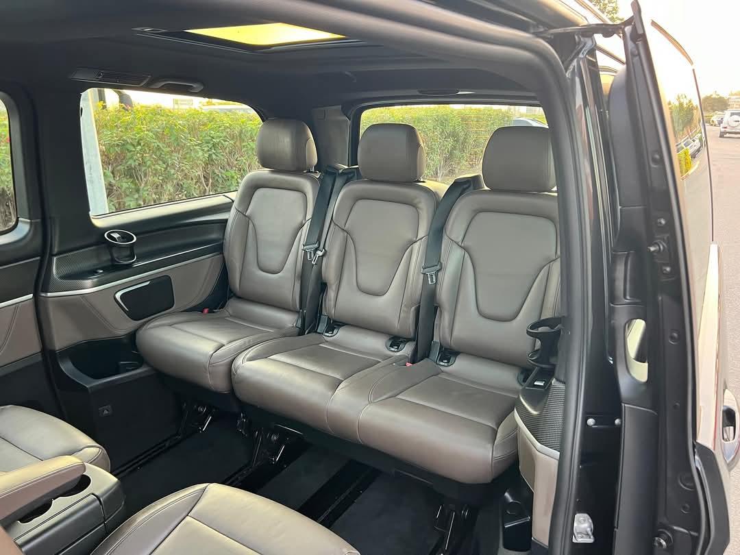 ايجار ليموزين مرسيدس فيانو بالسائق