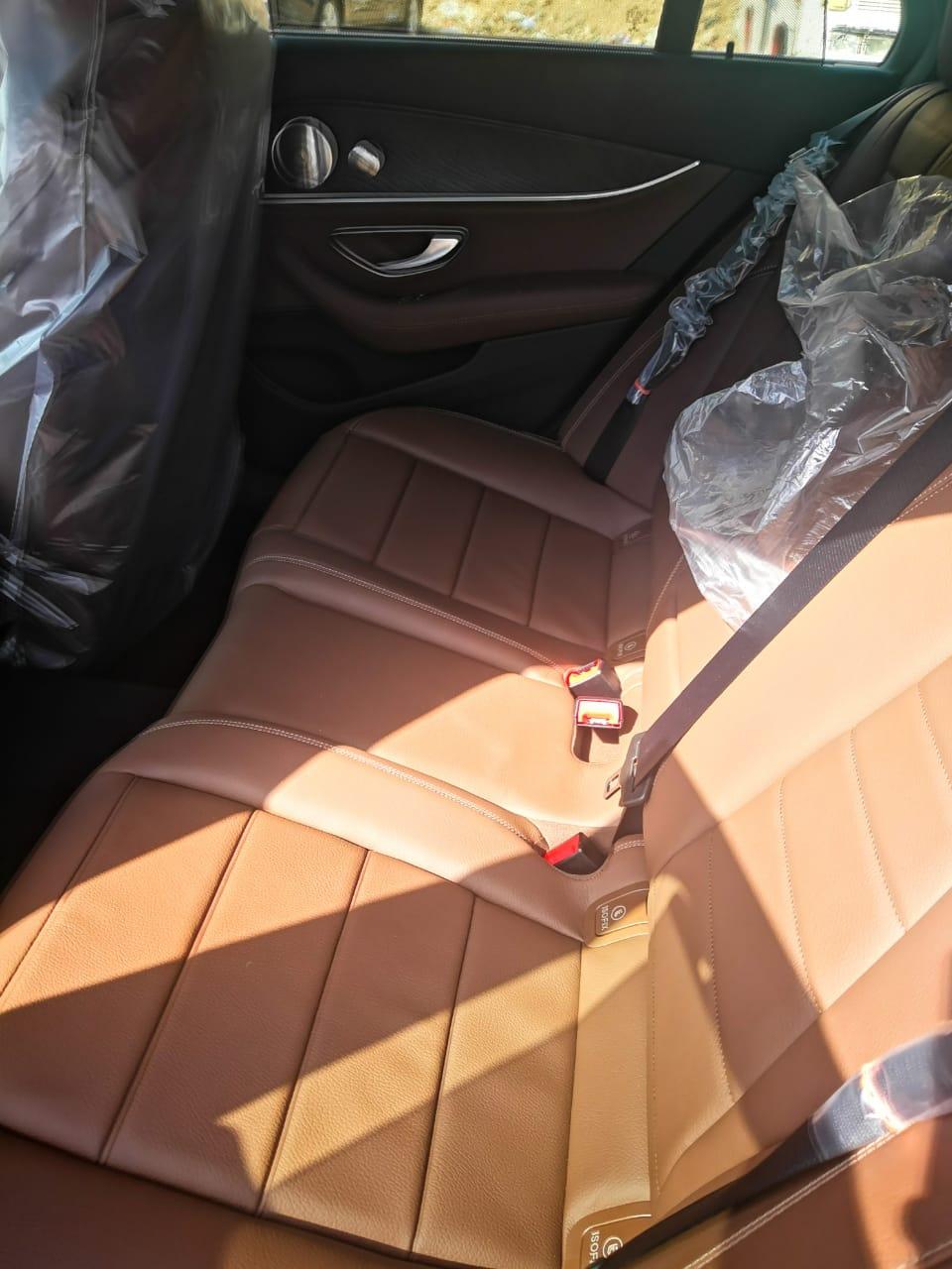 ايجار ليموزين مرسيدسe200 لكبار الزوار