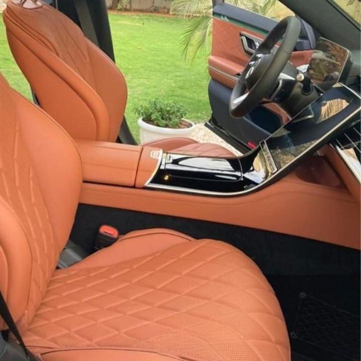 إيجار مرسيدس S500 بالسائق: الأناقة التي تتحدث عن نفسها.