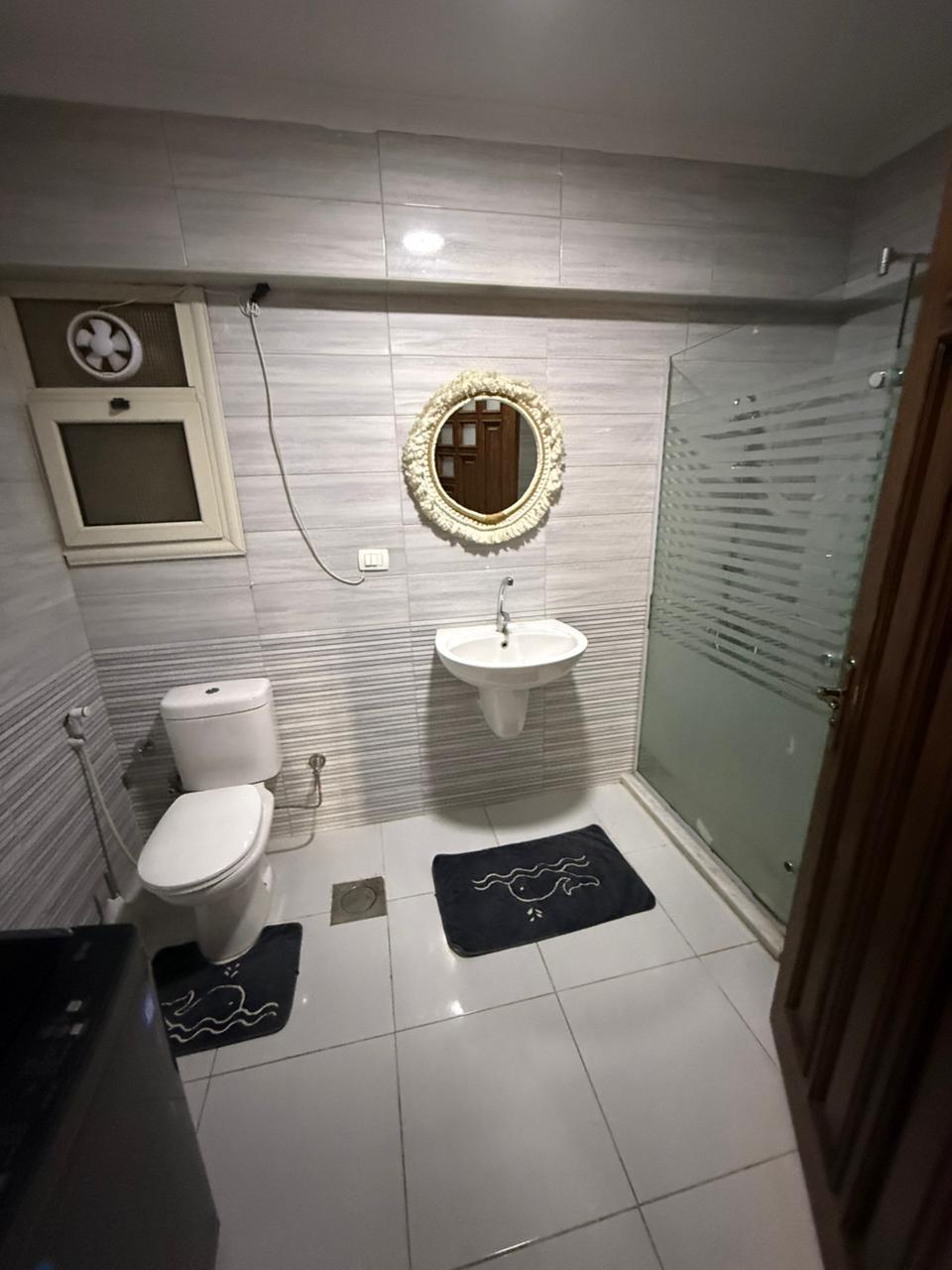 شقه فندقيه مميزة جدا للايجار اليومى والشهرى بالمهندسين شارع اليمن متفرع من لبنان