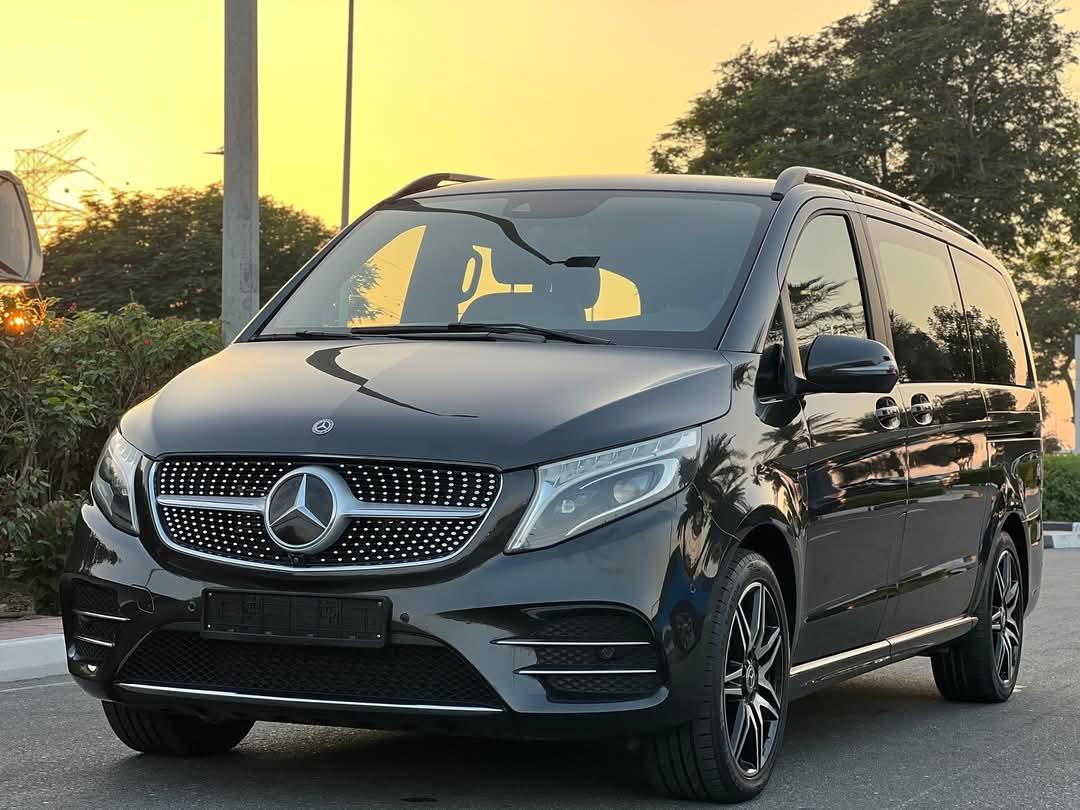 إيجار مرسيدس فيانو بالسائق: رحلة مميزة لضيوفك الكبار وشركاء العمل.