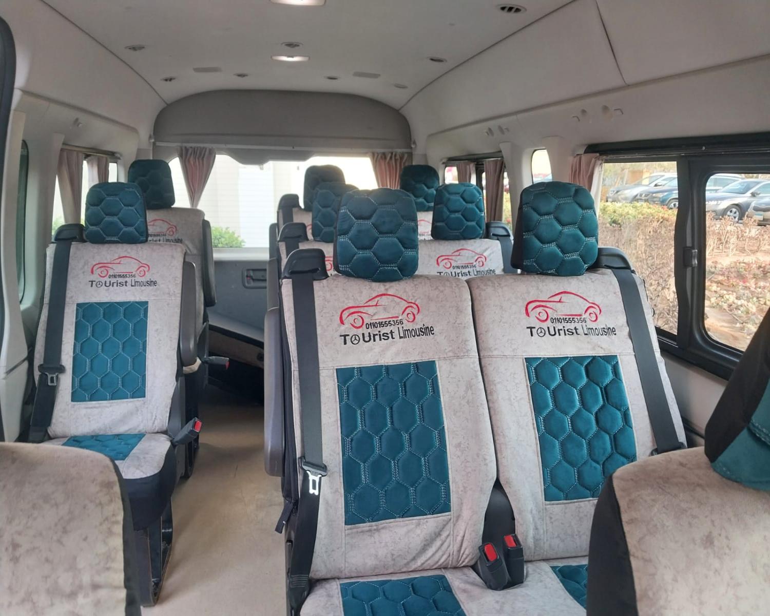 إيجار تويوتا هايس بالسائق: مساحات واسعة تناسب احتياجاتك لنقل الأفراد.