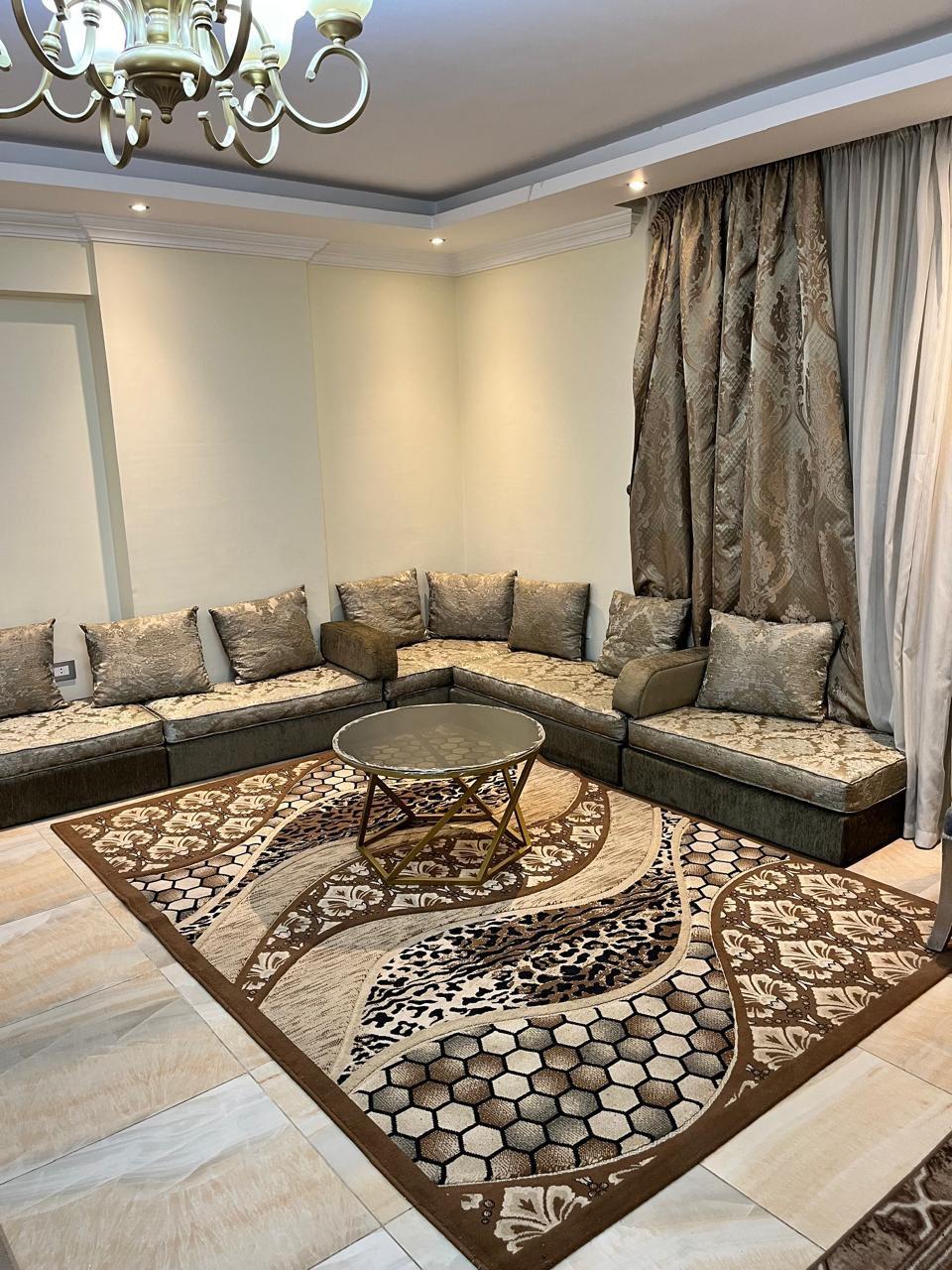 شقه 3 غرف 2 حمام المهندسين سراء المعلمين متفرع من ميدان لبنان برج جديد مكيفه بالكامل انترنت اثاث زود