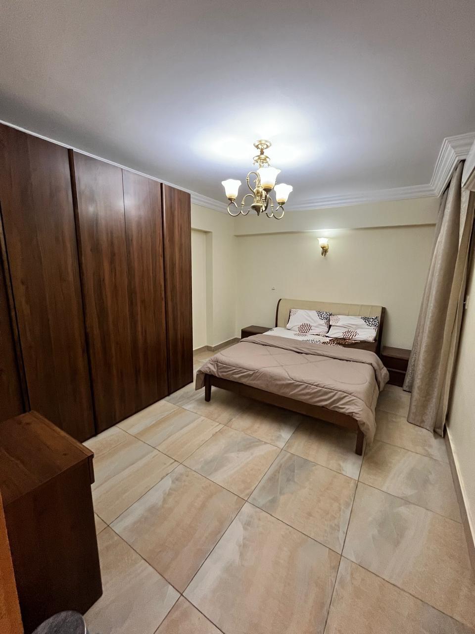 شقه 3 غرف 2 حمام المهندسين سراء المعلمين متفرع من ميدان لبنان برج جديد مكيفه بالكامل انترنت اثاث زود