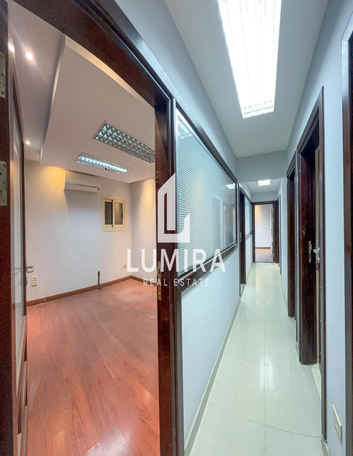 🌟مكتب اداري للايجار فى  شارع سوريا الرئيسي المهندسين 🌟 تشطيب الترا سوبر لوكس 🌸 دور الميزان الإدار