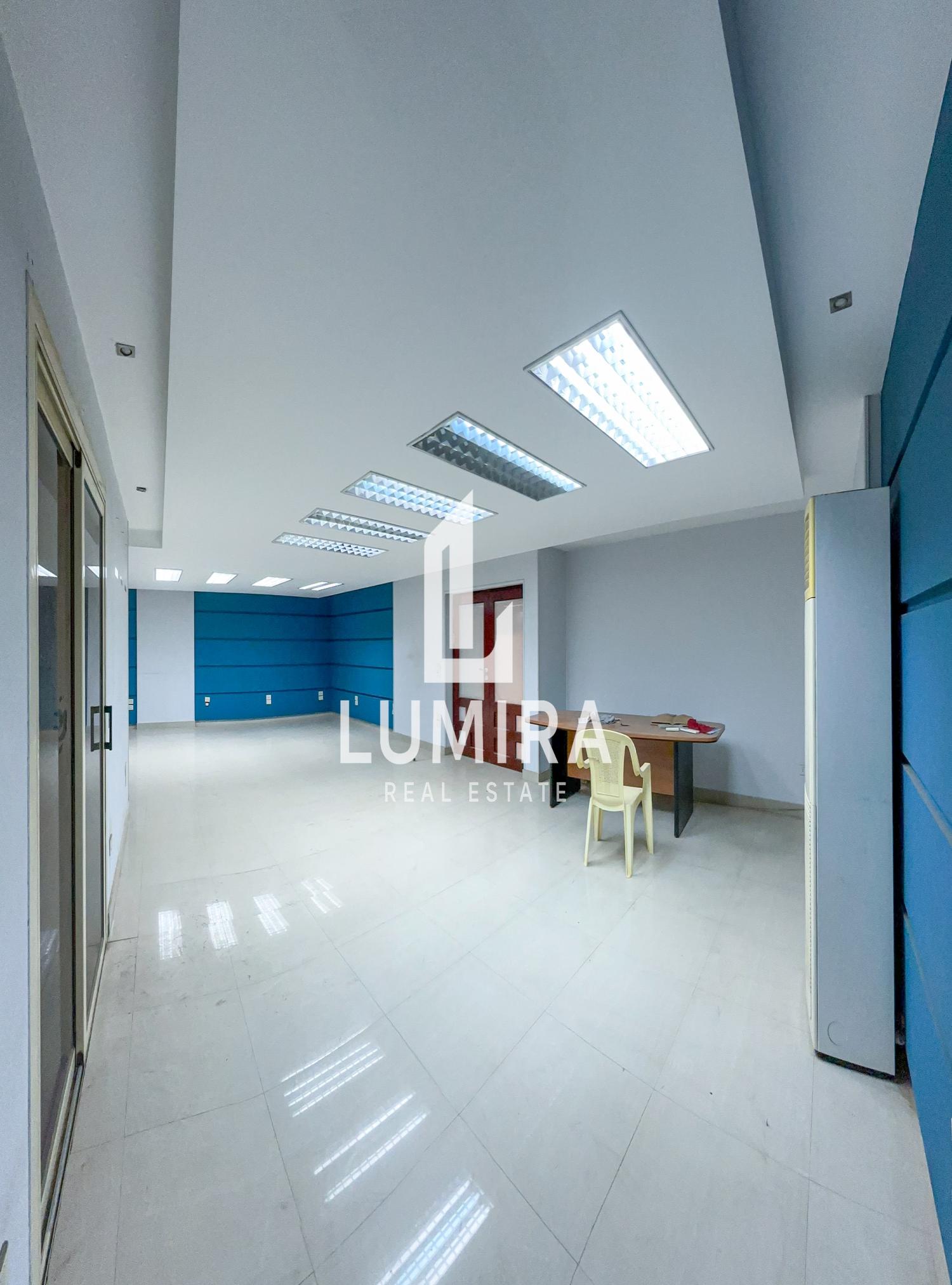 🌟مكتب اداري للايجار فى  شارع سوريا الرئيسي المهندسين 🌟 تشطيب الترا سوبر لوكس 🌸 دور الميزان الإدار