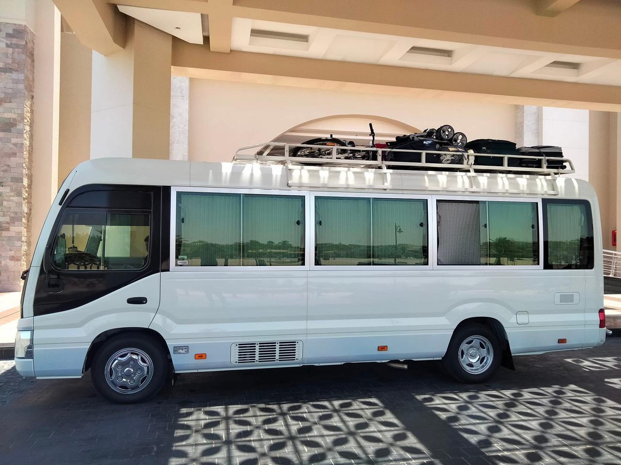 استأجر ميني باص تويوتا كوستر للسفر داخل وخارج القاهرة من تورزم تورز