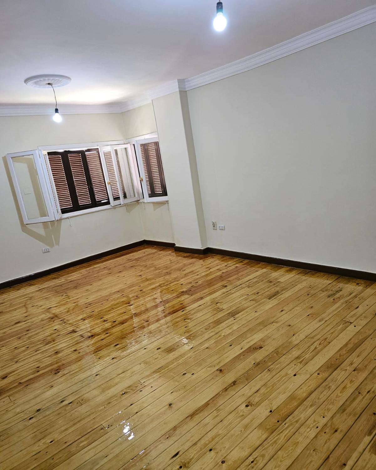 شقه قانون جديد للايجار بالمهندسين ميدان لبنان