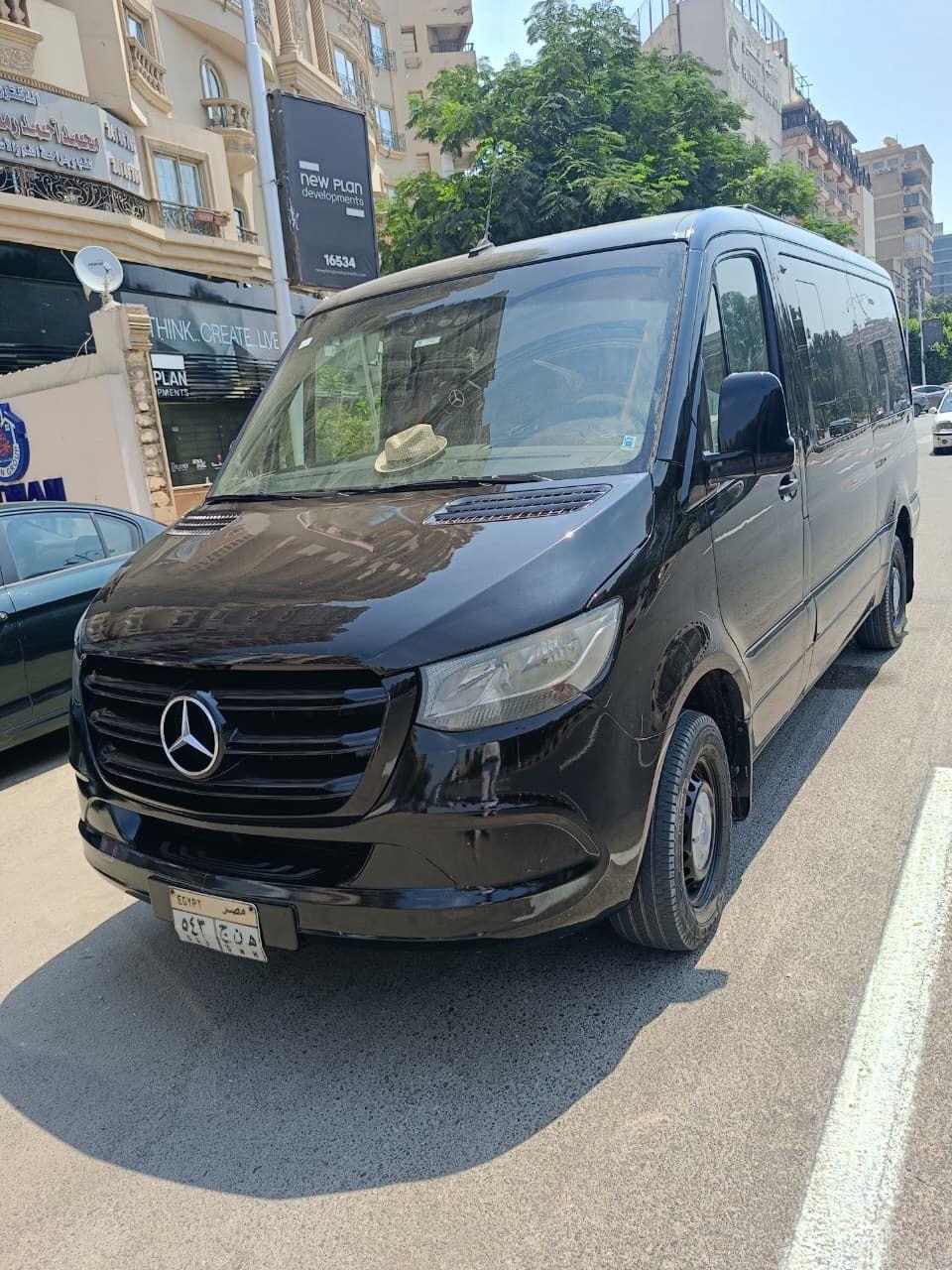 احجز الآن مع خدمة السائق المحترف من تورزم تورز، واستمتع بالثقة في الأداء والأمان على الطريق.