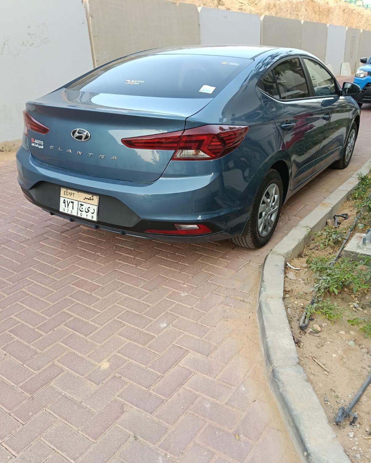 هيوتنداي  الإلنترا هي الخيار الذكي لـ ليموزين المطار