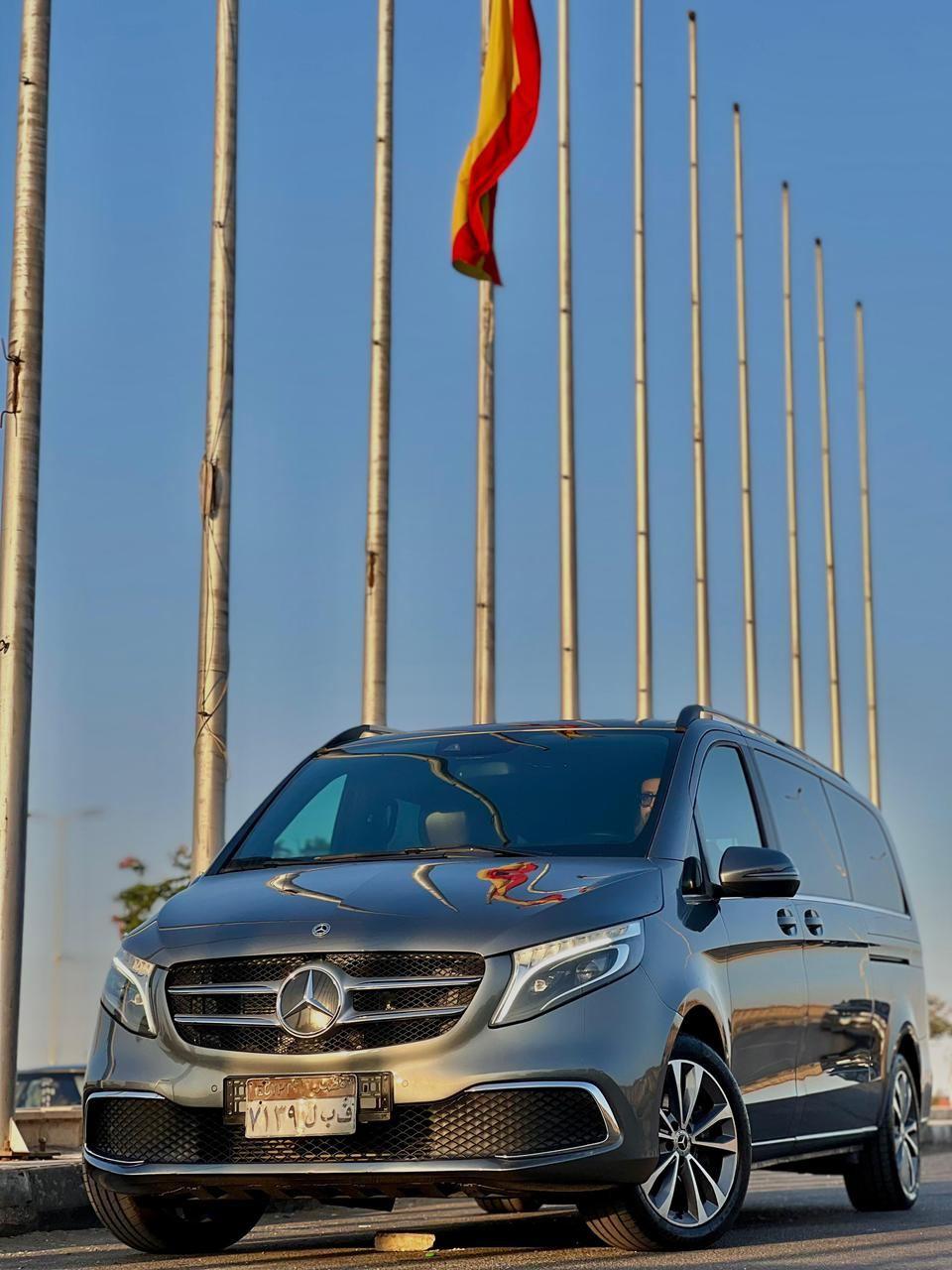 استقبال ضيوفك أو عائلتك من المطار باستأجر مرسيدس فيانو