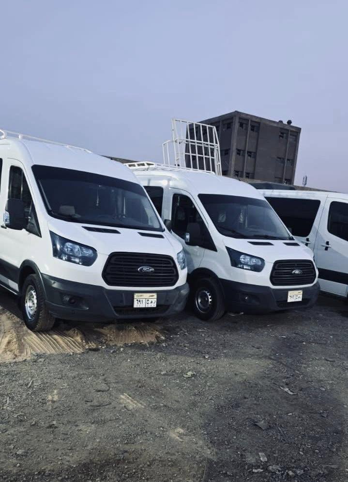 للمجموعات الكبيرة استأجر ميكروباص فورد ترانزيت