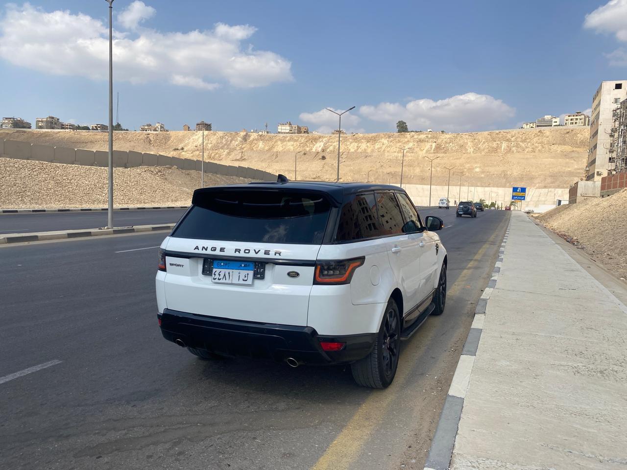 بين الأداء الجبار والتصميم الأنيق الذي يعكس مكانتك استأجر رنج روفر سبورت