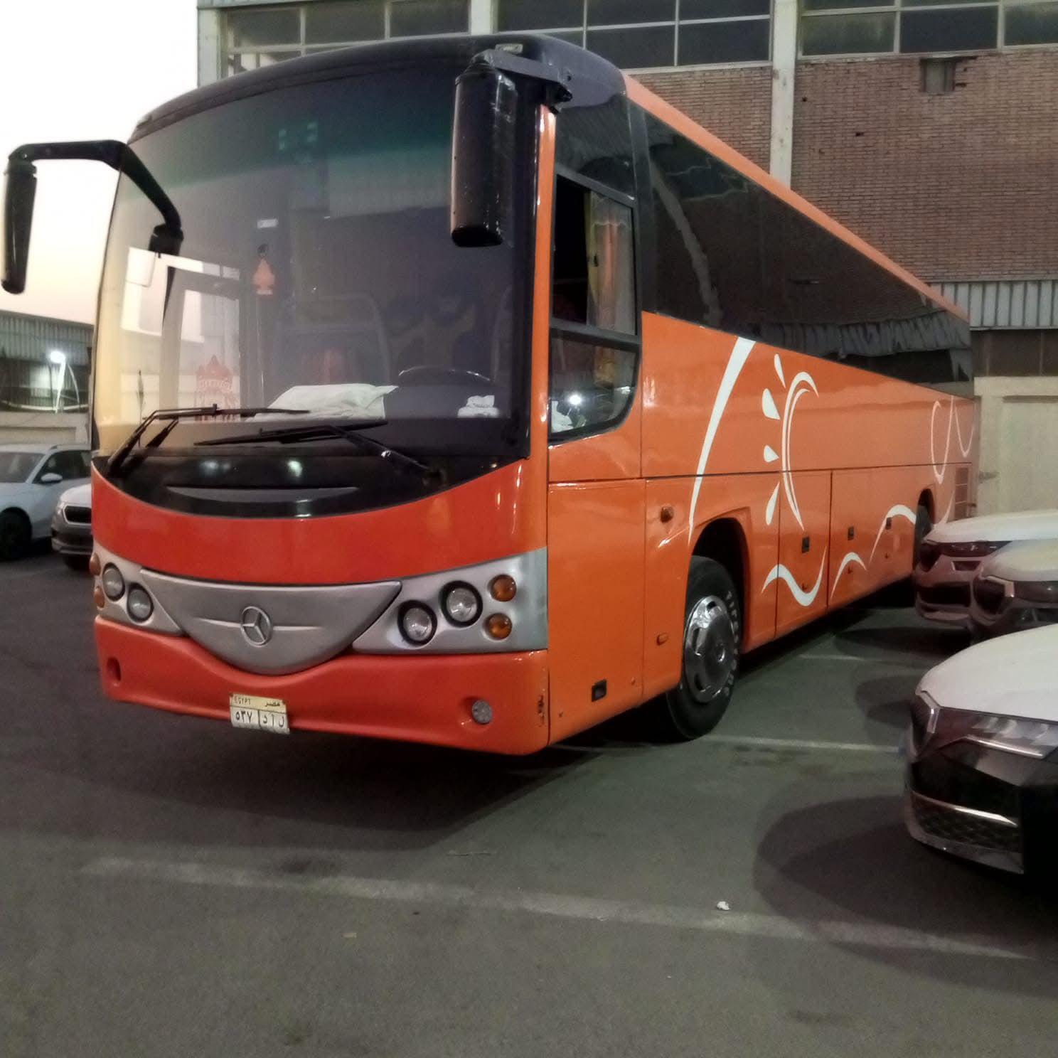 مريحة تسع الجميع؟ مع تورزم تورز، بنقدملك الحل الأمثل: أتوبيس مرسيدس 50 راكب.