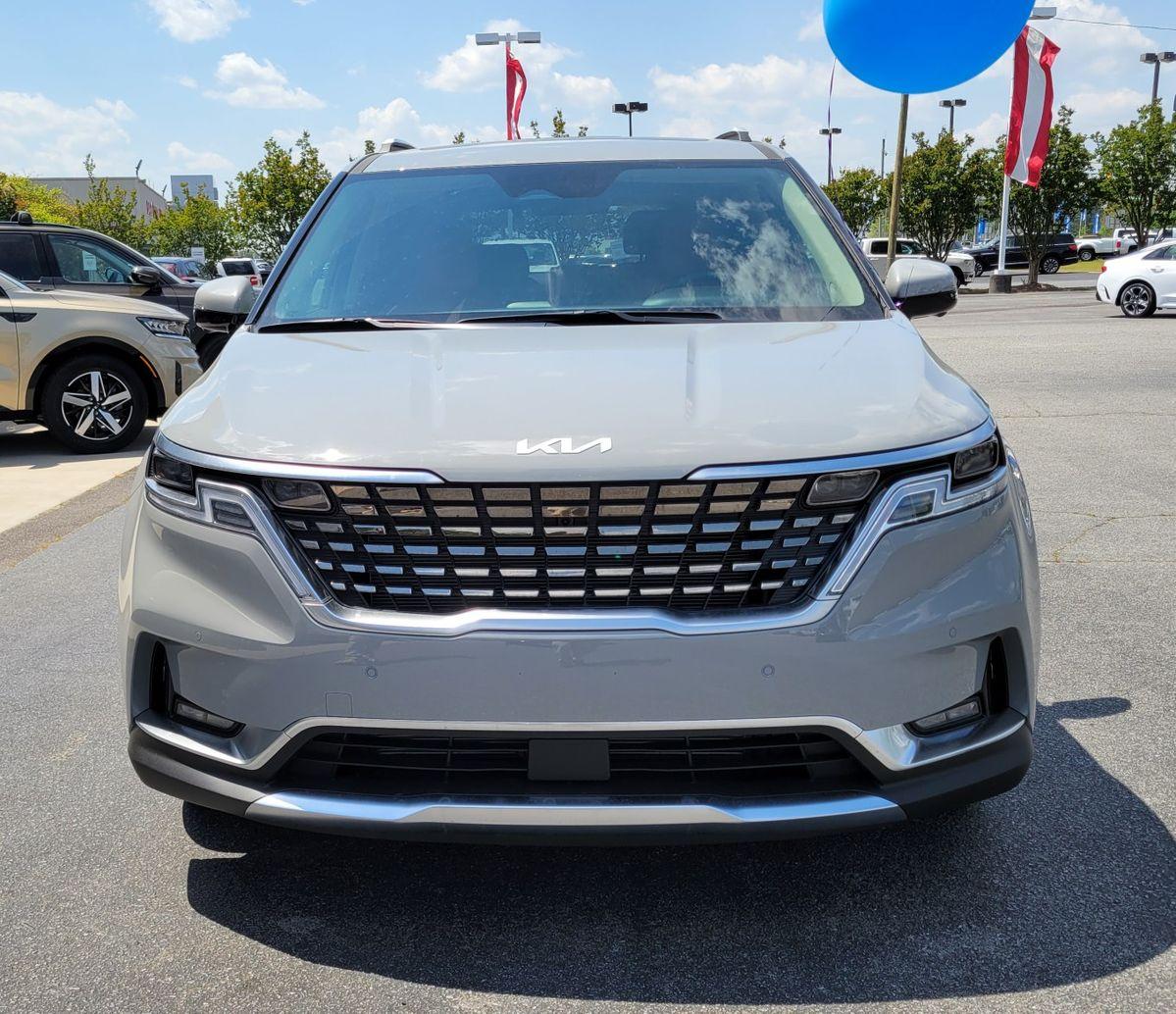 الكيا كرنفال هي الخيار المثالي للعائلات والمجموعات الصغيرة التي لا تتنازل عن الراحة والفخامة