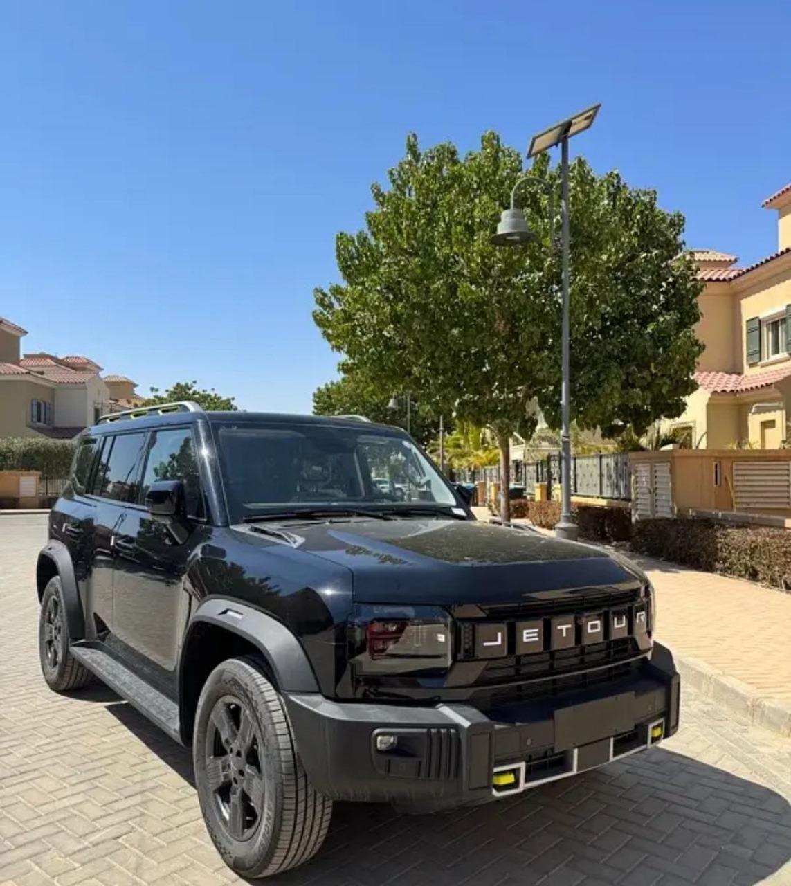 لرحلات السفاري، المناطق الجبلية، أو أي سفر يتطلب استأجر جيتور T2